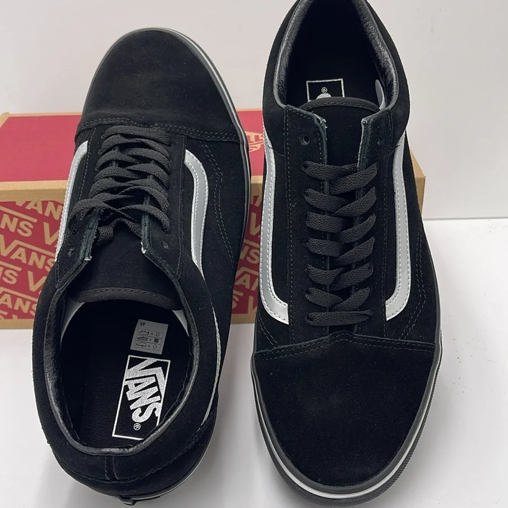 Vans Men’s Black and White Sneakers Old Skool
Metallic Black
VN000CT8BMA - Picture 12 of 16